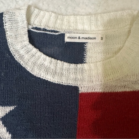 Moon & Madison American Flag Sweater Pullover - Picture 2 of 6